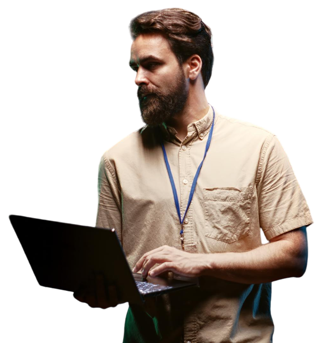 Profissional trabalhando em um notebook